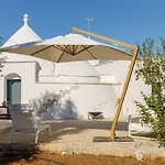 Clive With Trullo Matto * Ostuni