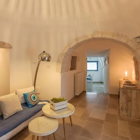 Clive With Trullo Matto * Ostuni