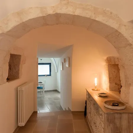 Clive With Trullo Matto Ostuni