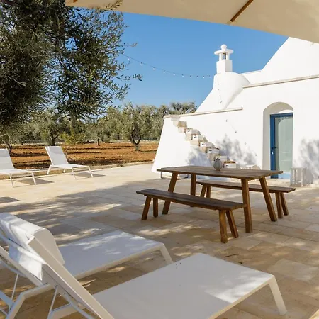Clive With Trullo Matto Ostuni