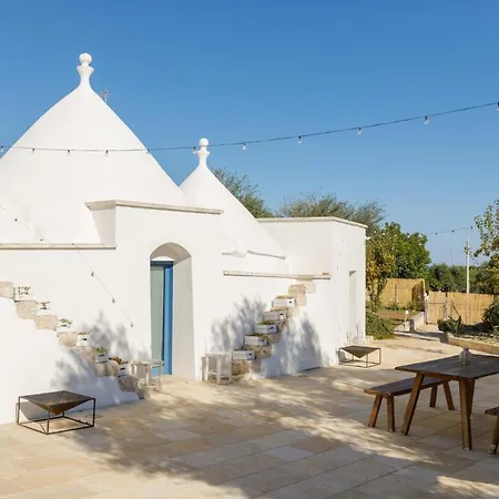 Clive With Trullo Matto Ostuni