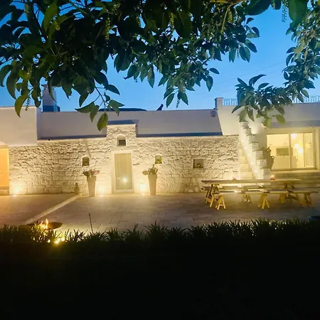 Clive With Trullo Matto Ostuni