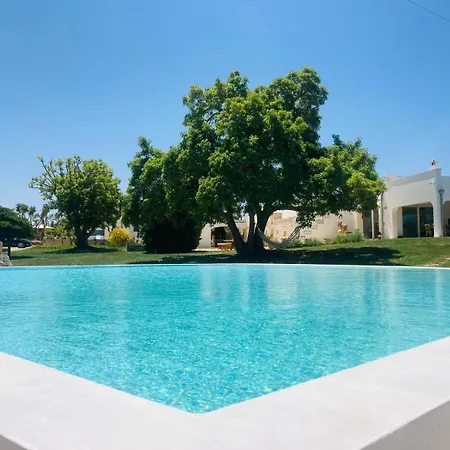 Clive With Trullo Matto * Ostuni