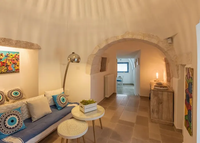 Clive With Trullo Matto * Остуни